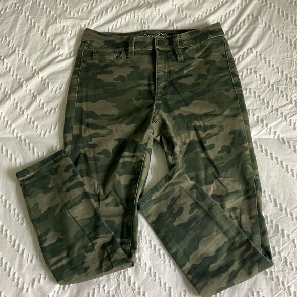 ✨5 for $15✨ Universal Thread High Rise Camo Pants - Picture 2 of 10